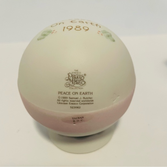 Precious Moments Ornament Peace On Earth Vintage Christmas Ornament - Picture 4 of 7